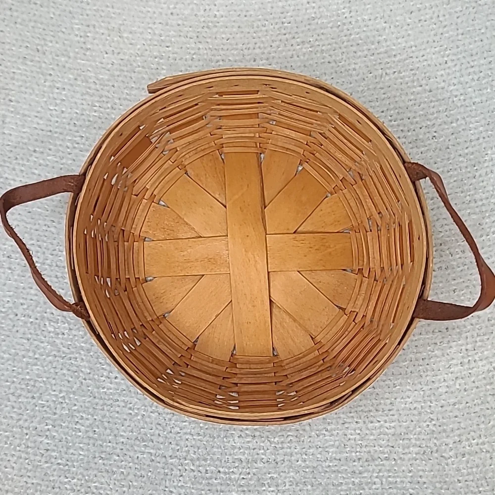 Longaberger Vintage 1997 Classic Darning Basket 15504 with Insert